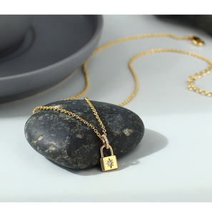 Nuevo Collar con Colgante de Candado Chapado en Oro de 14K Unisex, Cadena de Eslabones, Diseño Clásico y Moderno con Circonita, Regalo de Aniversario - Product Image 1