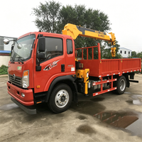 Grue montée sur camion de 4 tonnes, hauteur de levage maximale de 9 m, boîte de vitesses hydraulique à rotation de 360 degrés, moteur Yuchai, rayon de braquage court, pompe