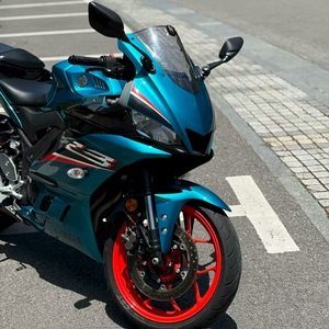 Moto sportive <span class=keywords><strong>Yamaha</strong></span> YZF-R3 321cc, bicylindre refroidi par liquide, démarrage électrique |   Équipé d'un système ABS |   Vitesse maximale de 180 km/h |   Suivi - Product Image 4