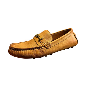 Mocassins en cuir véritable pour hommes, semelle souple, boucle en métal, chaussures décontractées, talon bas, à enfiler, marron - Product Image 1