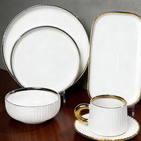 Service de vaisselle en porcelaine de luxe avec bordure dorée personnalisée, assiettes à dîner, vaisselle nordique, ensemble de vaisselle en céramique