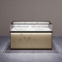 Vitrine de bijoux au détail de luxe moderne en acier inoxydable et verre armoire de comptoir en MDF pour le centre commercial utilisation en salle d'exposition