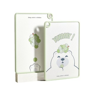 Tabla de cortar con diseño de oso, rectangular, de PP y MDF, antibacteriana, para cortar frutas, verduras y alimentos para bebés. - Product Image 4