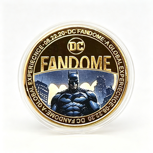 Moneda 2026 Caballero de la Noche: Cinco Poses de Héroes Disfrazados, Estuche de Hierro Bañado en Oro - Product Image 3