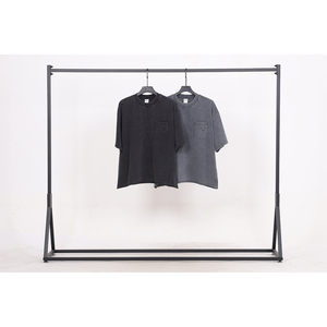 เสื้อยืดแขนสั้นผู้ชายสไตล์วินเทจซัมเมอร์ ผ้าฝ้าย 100% ขอบเสื้อเจียรแต่งมุมเฉียง มีกระเป๋าเสื้อ - Product Image 3