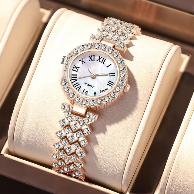 2026 Fashion Creative Gifts Diamond Women Quartz Watch Dial Diameter Watch Luxury Versatile Bracelet Quartz Watch