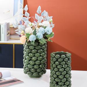 زهرية طاولة سيراميك حديثة فاخرة تصميم زهور فريد من الطين ديكور المنزل للزفاف صالون ديكور المنزل الزفاف محور الزفاف - Product Image 3