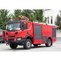 Camion de pompier en gros haute performance Sinotruk 4X4 4X6 6X6, nouveau modèle d'escalier d'aéroport électrique 6000 litres, prix compétitif