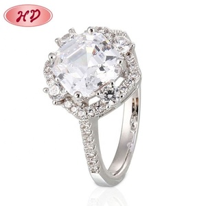 Bague de mariage personnalisée en or 18 carats plaqué or, design cœur en zircone, pierres précieuses - Product Image 1