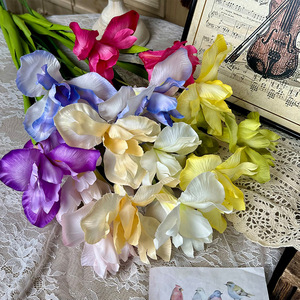Bouquets d'iris artificiels en soie, décoration de mariage haut de gamme, arrangement pour salon - Product Image 1