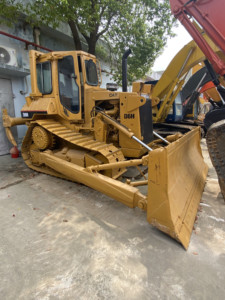 Bulldozer CAT D6H d'occasion, parfait pour la construction de routes et la préparation de chantiers - Product Image 6