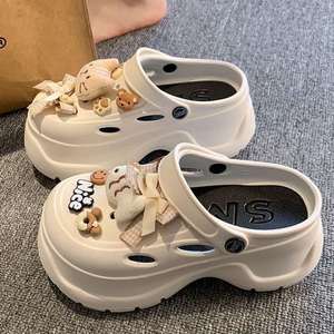 Deran 2025 OEM lindas zapatillas antideslizantes de suela gruesa para que las mujeres usen dulces cordones de bricolaje con y zapatos con agujeros altos en verano - Product Image 3