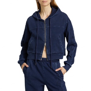 Hoodie en jean court zippé personnalisé pour fille, avec logo imprimé en relief, effet vieilli, épaules tombantes, style streetwear, survêtement - Product Image 3