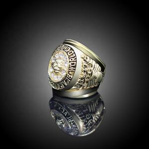 Bague classique de championnat des Blackhawks de <span class=keywords><strong>Chicago</strong></span> 1996 en alliage plaqué argent/or avec strass en cristal – Vente directe usine – Édition universitaire - Product Image 3