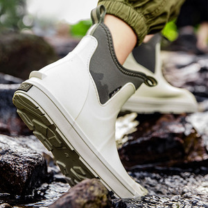 Bottes de pluie imperméables en néoprène mi-mollet en PVC pour l'hiver, unisexe ; surchaussures durables multicolores pour la randonnée et la pêche en extérieur - Product Image 2
