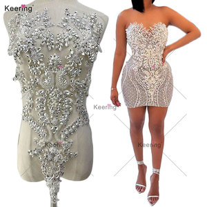 ¡Venta al por mayor! Apliques <span class=keywords><strong>de</strong></span> encaje bordado hecho a mano con cuentas <span class=keywords><strong>de</strong></span> cristal para ropa, precio <span class=keywords><strong>de</strong></span> diamantes <span class=keywords><strong>de</strong></span> imitación, venta al por mayor más barato - Product Image 1