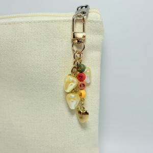 Porte-clés Chenxi au design original, mignon, en forme de fraise, mini sac à main, décoration de sac, chaîne de téléphone, perles en forme de cœur, cadeau pour la Saint-Valentin - Product Image 1