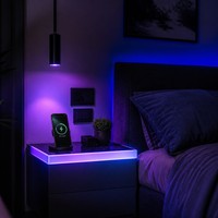 Comodino Smart con Luce Ambientale RGB, Ricarica Wireless Qi 15W, Impiallacciatura in Noce Scuro, Controllo App, Certificazione CARB P2