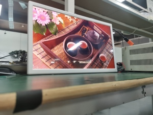 Écran de voiture rabattable de 18,5 pouces, moniteur de véhicule, connexion USB, écran LCD, résolution 1920x1080, amplificateur stéréo, RGB, 1 an - Product Image 4