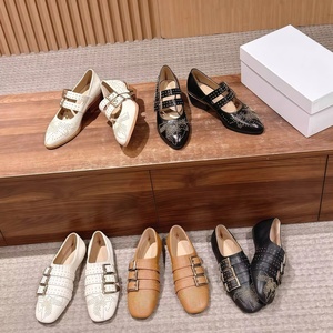 Mocassins à rivets pour <span class=keywords><strong>femme</strong></span>, version montante, nouveau style printemps, en cuir véritable, à bout carré, chaussures plates polyvalentes avec boucle de ceinture - Product Image 1