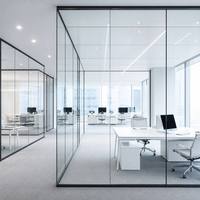 Système de cloisons et de murs pleine hauteur en verre trempé au design moderne pour bureaux et écoles