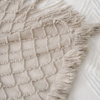 Großhandel Einfarbige Boho Quasten-Fransen-Decke Leichte Atmungsaktive Diamant-Waffelstruktur Strickdecke OEM für Wohndekor