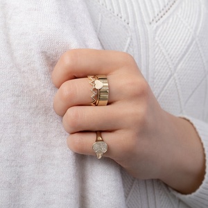 Vente en gros de bijoux délicats minimalistes en argent sterling 925 plaqué or 18 carats en forme de cœur pour femme - Product Image 4