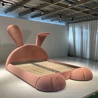 Muebles de dormitorio de lujo para niños, camas creativas con forma de conejo de animales para niños, cama moderna de terciopelo con marco de Metal y patas para niños
