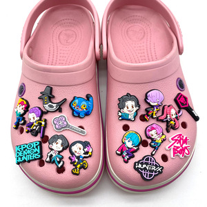 Nouvelle boucle de chaussure en caoutchouc motif fleur de dessin animé mignonne, breloque unique DIY pour sabot de jardin, accessoires décoratifs pour chaussures - Product Image 3