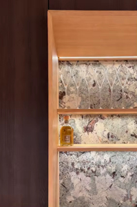 Mueble Bar de Roble y Mármol Personalizado con Luces LED, Sofisticado para el Hogar - Product Image 6