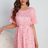 Robe d'été élégante pour femme en satin de soie laiteuse rose à pois, taille élastique, avec ceinture perlée, confortable et douce pour la peau, idéale pour la maison
