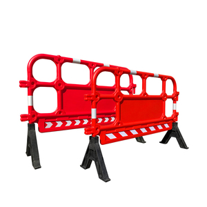 Barrera de Tráfico de Plástico HDPE Moldeado por Soplado de 1350*900 mm, Barrera Modular de Control de Multitudes de Plástico Encajable para Obras de Construcción - Product Image 4