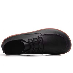 Chaussures décontractées confortables pour hommes à bout large, style pieds nus, en cuir microfibre respirant, idéales pour la marche - Product Image 2