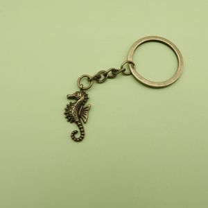 Porte-clés Hippocampe Frisé Côtelé en Alliage Bronze Antique, Accent Nautique, Cadeau pour Étudiants en Biologie Marine - Product Image 6