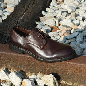 Chaussures derby en cuir véritable pour hommes, faites à la main, à la mode, rétro, à semelle épaisse, bout rond, à lacets. - Product Image 4