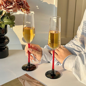 Elegante Copa de Champán de Cristal con Tallo Rojo y Base Negra, Copa para Vino Espumoso con Tallo Negro y Base Negra - Product Image 6