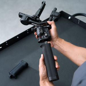 DJI RS 5 รุ่นใหม่ รองรับน้ำหนักได้ 4.5 กก. (10 ปอนด์) พร้อมแรงบิดมอเตอร์ที่เพิ่มขึ้นประมาณ 20% อายุการใช้งานแบตเตอรี่ 2 เท่า - Product Image 5