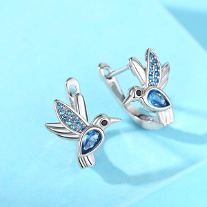 Orecchini a Perno con Zirconi a Forma di Uccello per Donne, Gioielli Eleganti e Delicati per Uso Quotidiano - Product Image 6