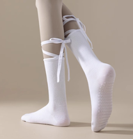 Chaussettes de yoga antidérapantes mi-mollet pour femmes, avec grip, en dentelle, personnalisables, pour Pilates et Barre, idéales pour les sports d'intérieur - Vente en gros