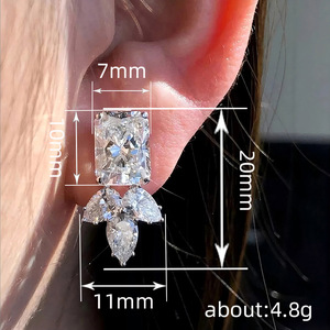 Orecchini a Perno Quadrati a Forma di Foglia per Donne, Design Elegante da Principessa, Accessori Delicati per Uso Quotidiano - Product Image 5