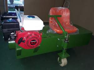 Máquina <span class=keywords><strong>de</strong></span> Peine <span class=keywords><strong>de</strong></span> césped <span class=keywords><strong>artificial</strong></span> eléctrica <span class=keywords><strong>de</strong></span> alta eficiencia, máquina <span class=keywords><strong>de</strong></span> Peine <span class=keywords><strong>de</strong></span> cepillo <span class=keywords><strong>de</strong></span> hierba para mantenimiento <span class=keywords><strong>de</strong></span> campo deportivo, opciones <span class=keywords><strong>de</strong></span> gasolina - Product Image 2