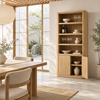 Meuble à vin en chêne naturel avec cadre arrondi, étagères ouvertes et portes battantes fermées, rangement en bois pour bar à domicile