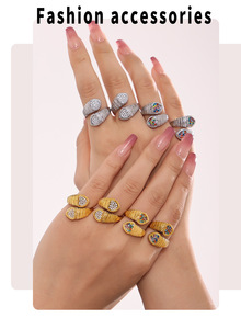 Anillo Abierto Ajustable de Acero Inoxidable con Baño de Oro PVD y Zirconia, Diseño Serpentine Doble Amor - Product Image 3