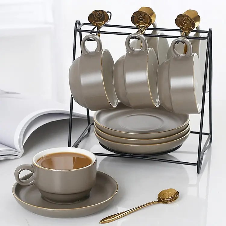 Directo de fábrica borde de oro diseño de cerámica de café, tazas de café de porcelana taza de té plato con inoxidable soporte