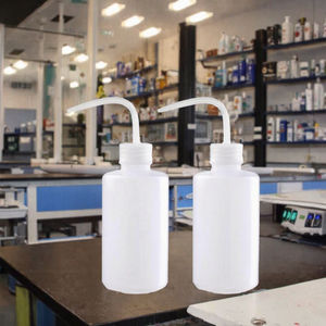 Botellas de Lavado de Plástico Cuadradas Blancas CS Labglass CS-W22 de 250 ml con Tapón de Rosca y Boquilla Larga - Product Image 2