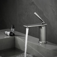 Robinet de lavabo en cuivre pur à poignée unique avec valve en céramique, à quatre sorties, moderne et minimaliste, à poser sur le comptoir, pour eau chaude/froide