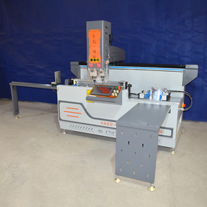 Machine de perçage et de fraisage automatique CNC pour profilés de serrures de porte en aluminium/UPVC/<span class=keywords><strong>PVC</strong></span>, machine pour fenêtres en aluminium - Product Image 3