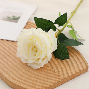 Arreglo Floral de Rosas Artificiales, Flores de Seda y Plástico de Alta Simulación, Decoración Moderna para el Hogar, Adorno para Mesa de Sala de Estar - Product Image 2