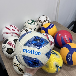 Nouveau <span class=keywords><strong>ballon</strong></span> de <span class=keywords><strong>football</strong></span> officiel de compétition, <span class=keywords><strong>prix</strong></span> économique, cousu à la main, design multicolore, taille personnalisée, vente en gros - Product Image 3