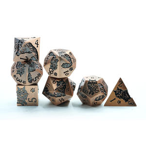 ชุดลูกเต๋าโลหะสีทองแดง OEM 7 ชิ้น ลายแมวดำ ขายส่งสำหรับร้านเกม คาเฟ่ คลับ ของชำร่วยงานปาร์ตี้ - Product Image 5